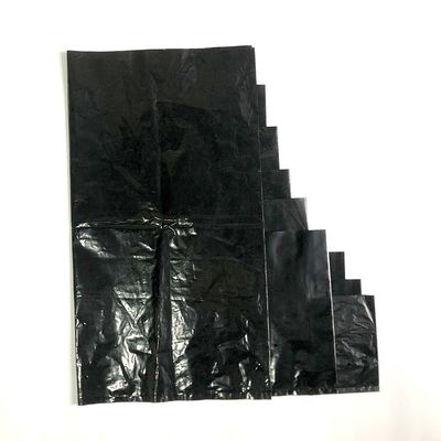 Plântula plástica que planta sacos com os instrumentos das clínicas da emergência dos furos