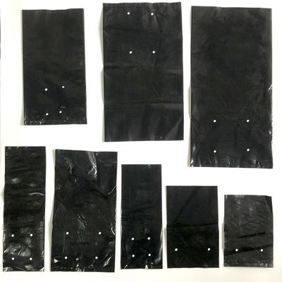 Plântula plástica que planta sacos com os instrumentos das clínicas da emergência dos furos